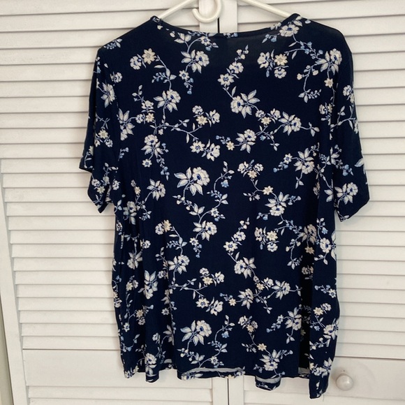 Womens Old Navy "Luxe" Short Sleeve Tee XL Navy Floral - Picture 5 of 6